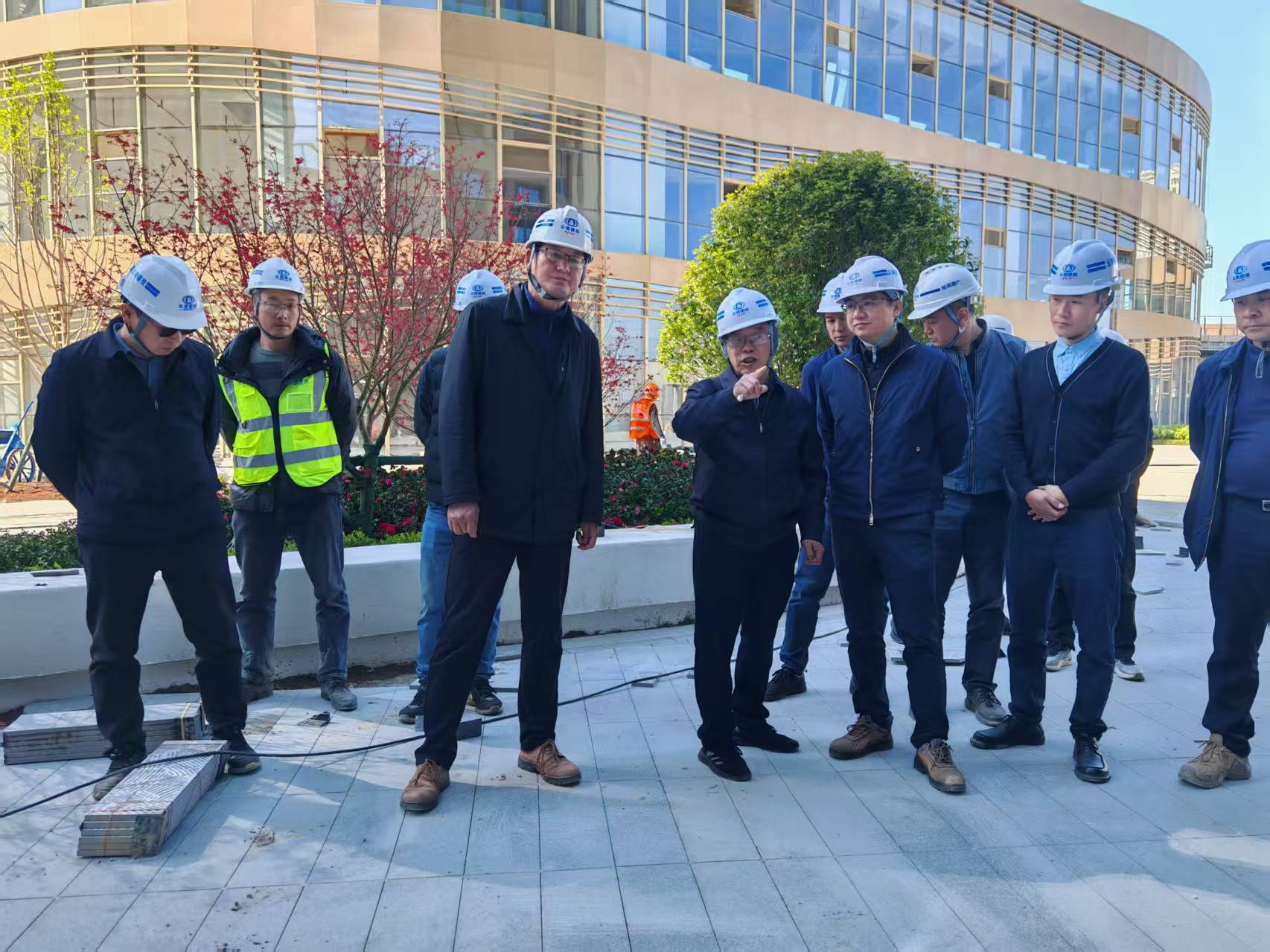 咬定目標(biāo)  壓實(shí)責(zé)任 魏成凡督導(dǎo)建投國(guó)際項(xiàng)目